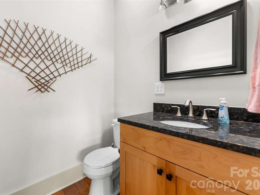 350 Winding Ridge Road, Black Mountain, NC 28711.  MLS# CAR4391914, YatesRealty ID 31277. Half bath