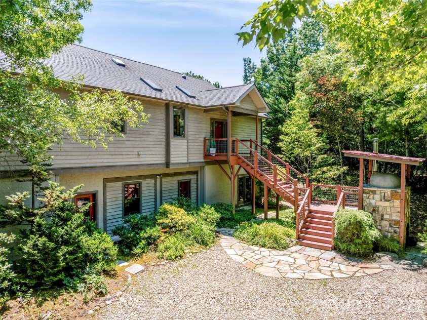 350 Winding Ridge Road, Black Mountain, NC 28711.  MLS# CAR4391914, YatesRealty ID 31277. Main entry