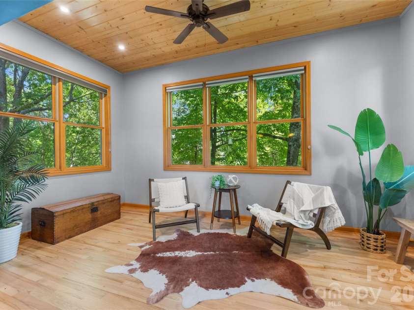 350 Winding Ridge Road, Black Mountain, NC 28711.  MLS# CAR4391914, YatesRealty ID 31277. Primary suite sitting area