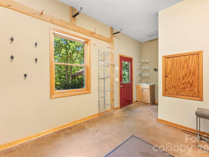 350 Winding Ridge Road, Black Mountain, NC 28711.  MLS# CAR4391914, YatesRealty ID 31277. Walk out basement