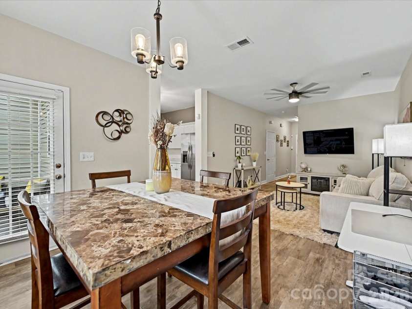 334 Bridal Veil Drive, Charlotte, NC 28217.  MLS# CAR4385811, YatesRealty ID 31278. 