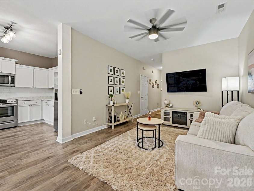 334 Bridal Veil Drive, Charlotte, NC 28217.  MLS# CAR4385811, YatesRealty ID 31278. 
