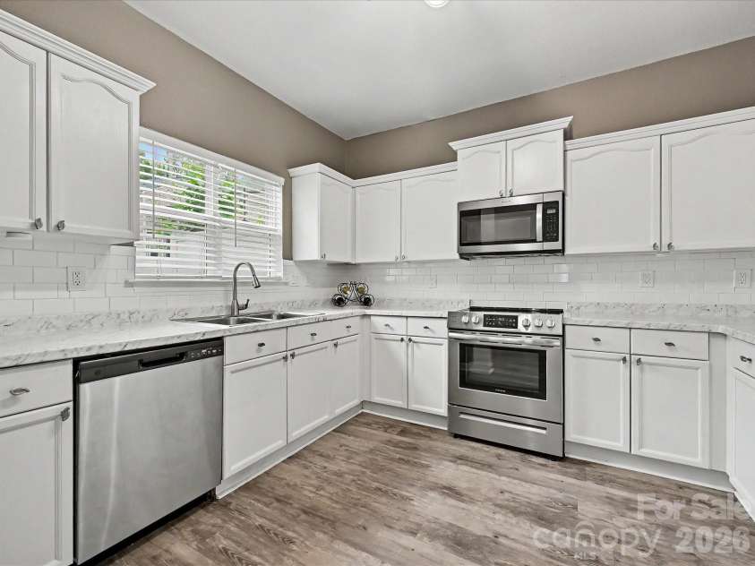 334 Bridal Veil Drive, Charlotte, NC 28217.  MLS# CAR4385811, YatesRealty ID 31278. 