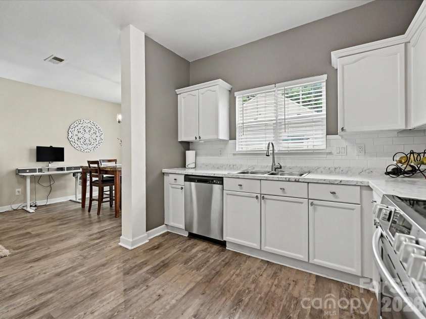 334 Bridal Veil Drive, Charlotte, NC 28217.  MLS# CAR4385811, YatesRealty ID 31278. 