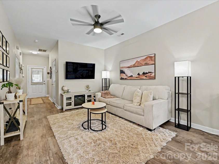 334 Bridal Veil Drive, Charlotte, NC 28217.  MLS# CAR4385811, YatesRealty ID 31278. 