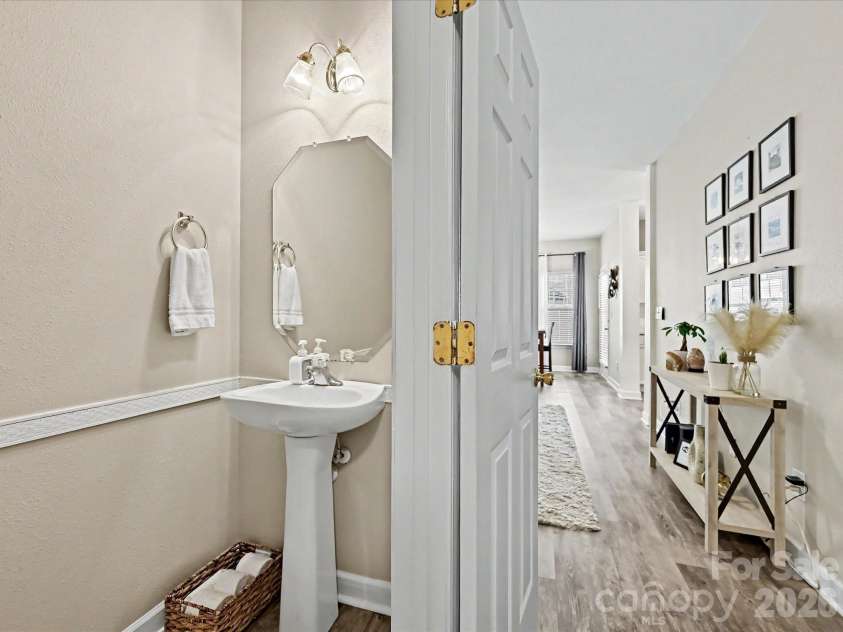 334 Bridal Veil Drive, Charlotte, NC 28217.  MLS# CAR4385811, YatesRealty ID 31278. 