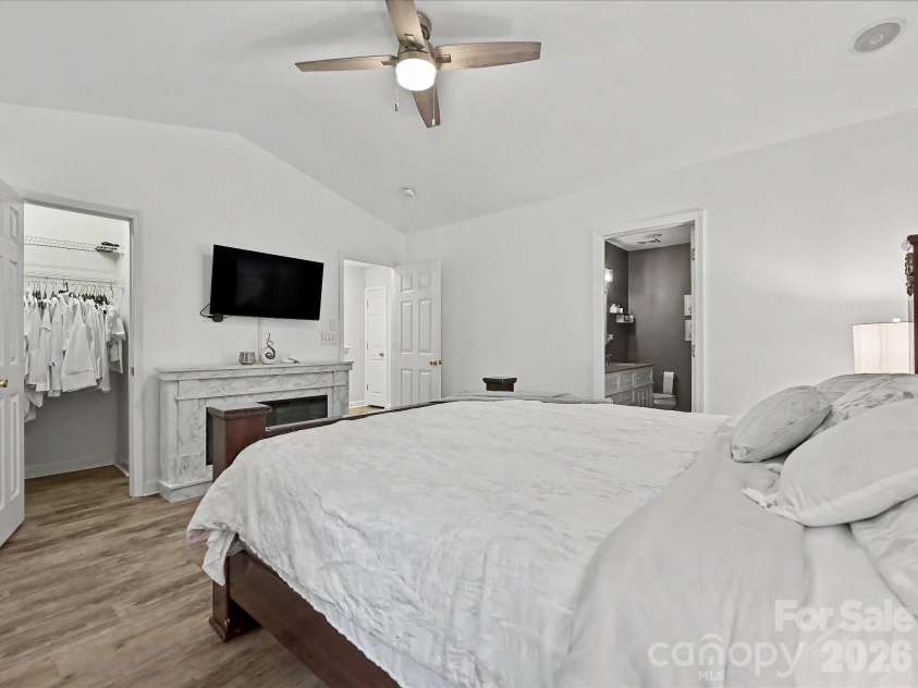 334 Bridal Veil Drive, Charlotte, NC 28217.  MLS# CAR4385811, YatesRealty ID 31278. 