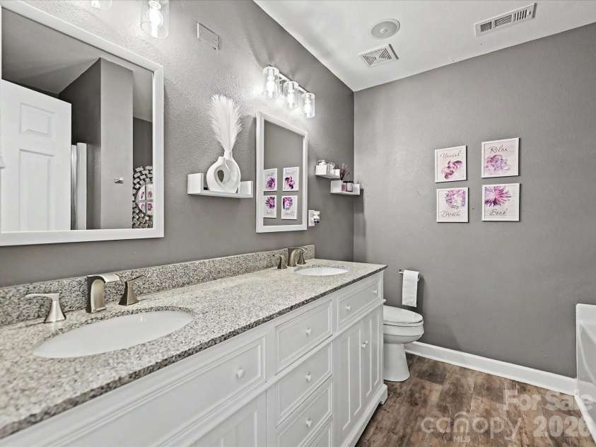 334 Bridal Veil Drive, Charlotte, NC 28217.  MLS# CAR4385811, YatesRealty ID 31278. 