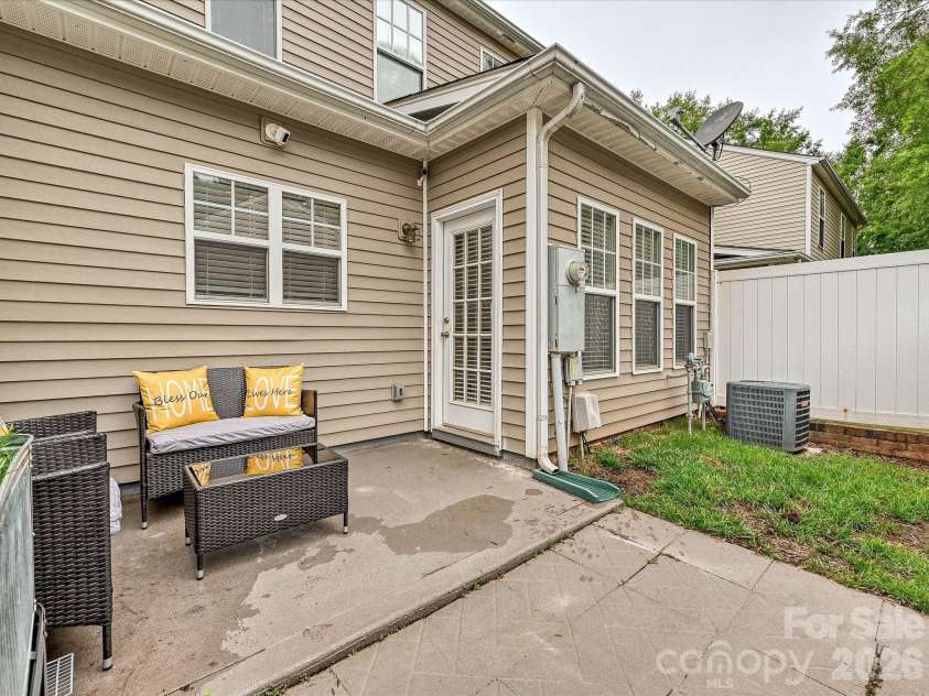 334 Bridal Veil Drive, Charlotte, NC 28217.  MLS# CAR4385811, YatesRealty ID 31278. 