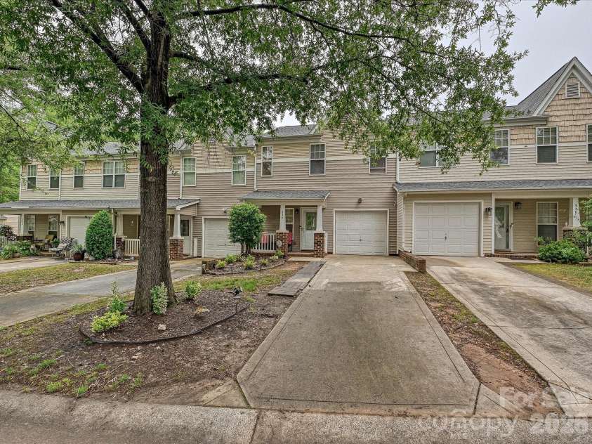 334 Bridal Veil Drive, Charlotte, NC 28217.  MLS# CAR4385811, YatesRealty ID 31278. 