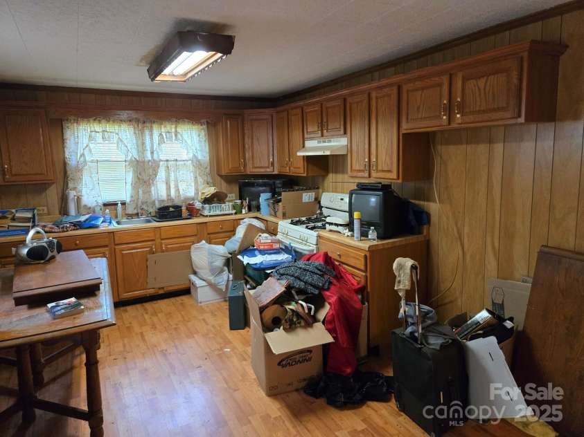 511 Trade Street, Dallas, NC 28034.  MLS# CAR4288610, YatesRealty ID 31278. 