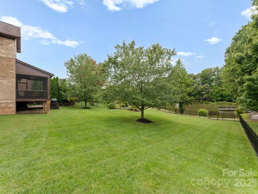 912 Oleander Lane, Waxhaw, NC 28173.  MLS# CAR4290027, YatesRealty ID 31279. Beautifully Manicured Lawn