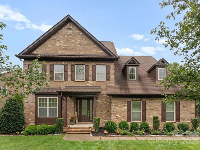 912 Oleander Lane, Waxhaw, NC 28173.  MLS# CAR4290027, YatesRealty ID 31279. Elegant All-Brick Home awaits your arrival