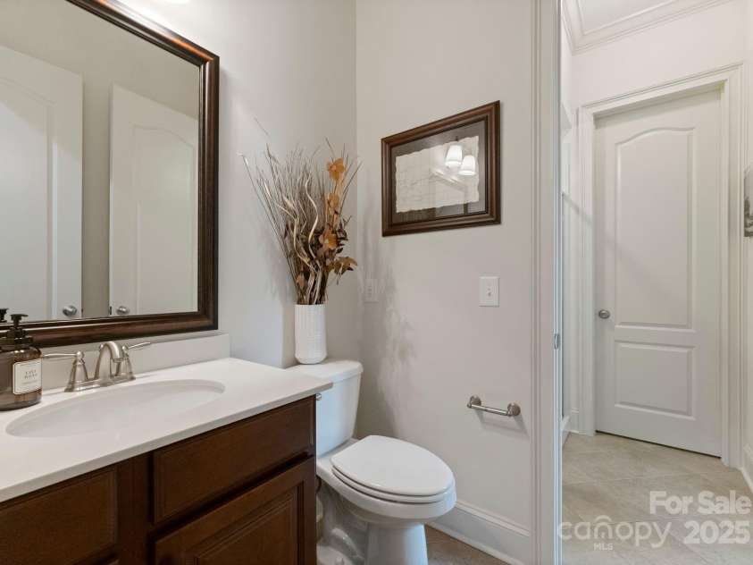 912 Oleander Lane, Waxhaw, NC 28173.  MLS# CAR4290027, YatesRealty ID 31279. Guest Bathroom
