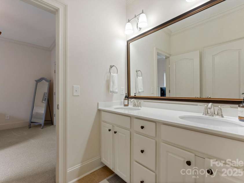 912 Oleander Lane, Waxhaw, NC 28173.  MLS# CAR4290027, YatesRealty ID 31279. Jack & Jill Bathroom Upstairs