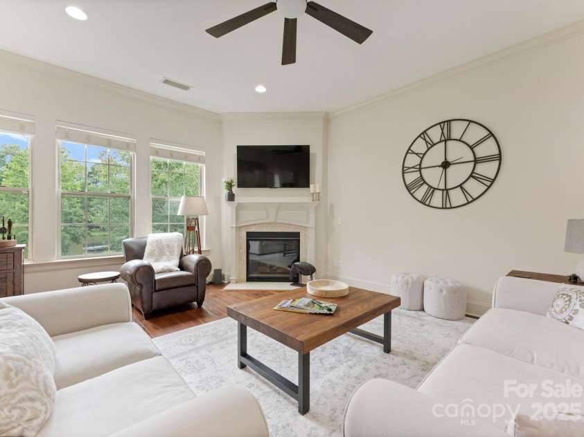 912 Oleander Lane, Waxhaw, NC 28173.  MLS# CAR4290027, YatesRealty ID 31279. Spacious great room, ideal for movie nights and relaxing