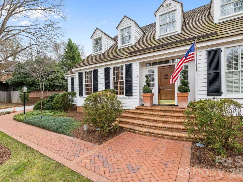 1219 Scotland Avenue, Charlotte, NC 28207.  MLS# CAR4352596, YatesRealty ID 3128. 