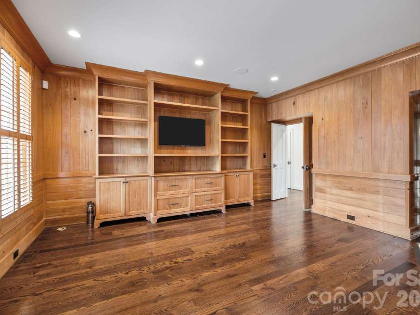 1219 Scotland Avenue, Charlotte, NC 28207.  MLS# CAR4352596, YatesRealty ID 3128. 