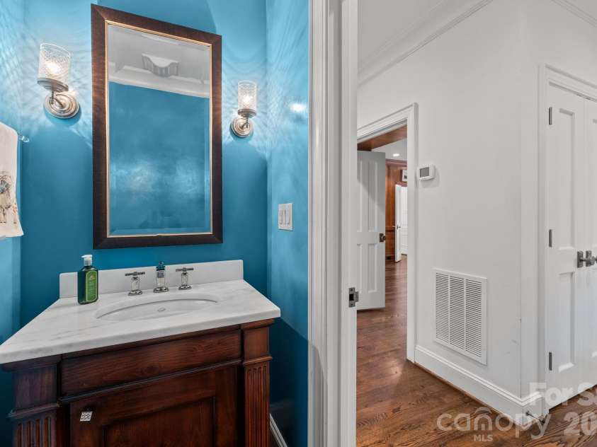 1219 Scotland Avenue, Charlotte, NC 28207.  MLS# CAR4352596, YatesRealty ID 3128. 
