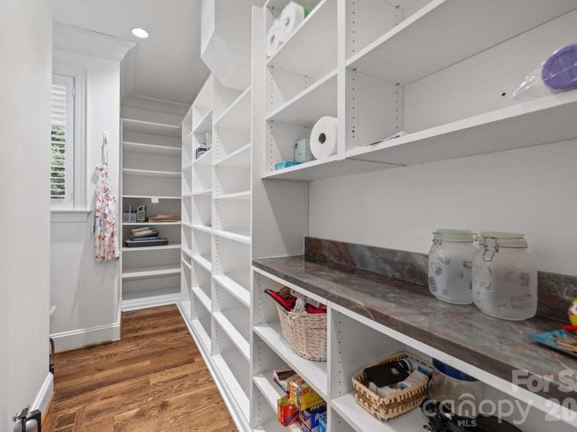 1219 Scotland Avenue, Charlotte, NC 28207.  MLS# CAR4352596, YatesRealty ID 3128. 