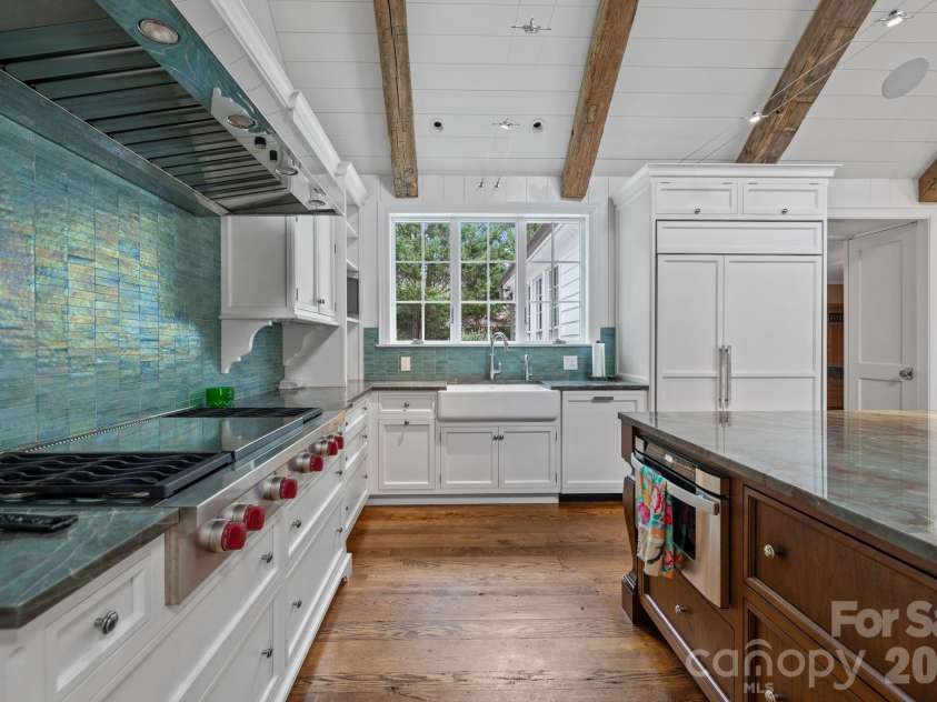 1219 Scotland Avenue, Charlotte, NC 28207.  MLS# CAR4352596, YatesRealty ID 3128. 