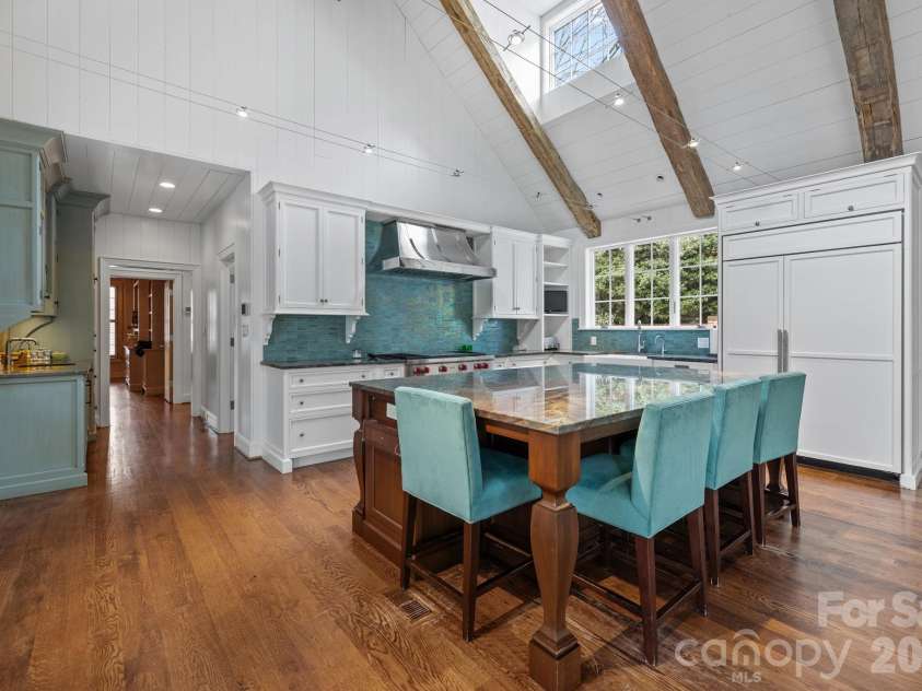1219 Scotland Avenue, Charlotte, NC 28207.  MLS# CAR4352596, YatesRealty ID 3128. 