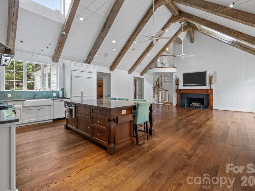 1219 Scotland Avenue, Charlotte, NC 28207.  MLS# CAR4352596, YatesRealty ID 3128. 