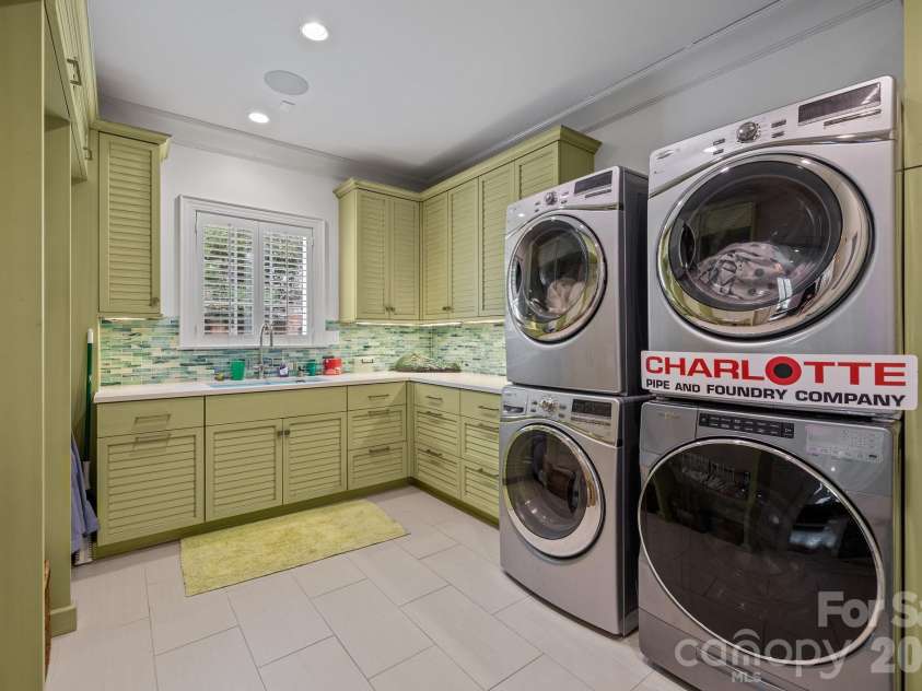 1219 Scotland Avenue, Charlotte, NC 28207.  MLS# CAR4352596, YatesRealty ID 3128. 