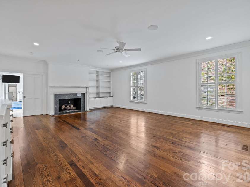 1219 Scotland Avenue, Charlotte, NC 28207.  MLS# CAR4352596, YatesRealty ID 3128. 