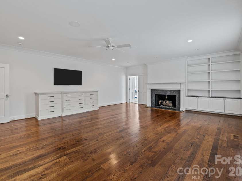 1219 Scotland Avenue, Charlotte, NC 28207.  MLS# CAR4352596, YatesRealty ID 3128. 