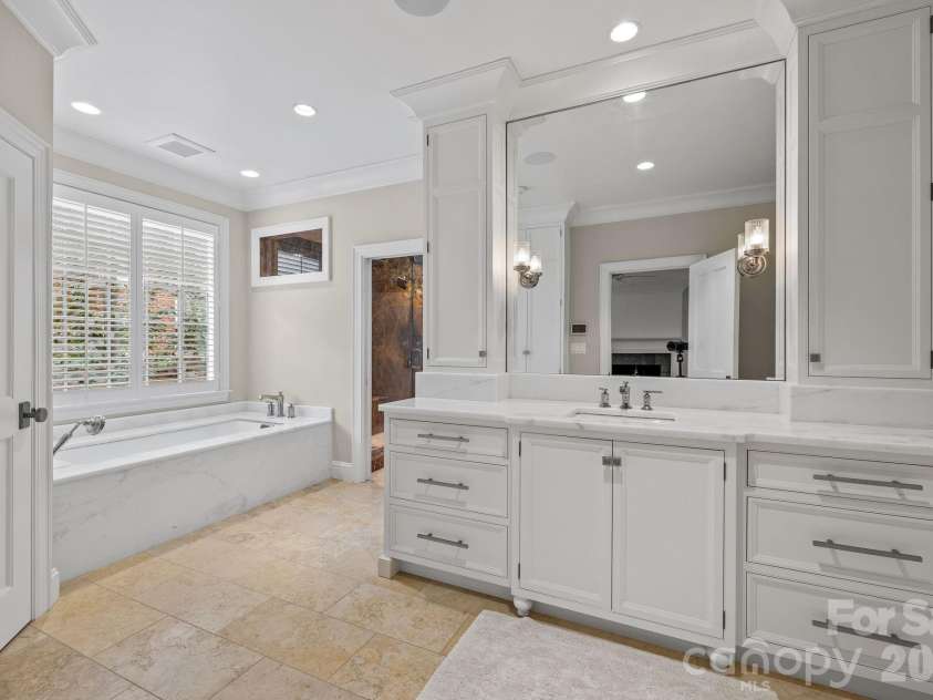 1219 Scotland Avenue, Charlotte, NC 28207.  MLS# CAR4352596, YatesRealty ID 3128. 