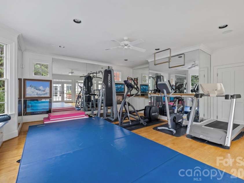 1219 Scotland Avenue, Charlotte, NC 28207.  MLS# CAR4352596, YatesRealty ID 3128. 