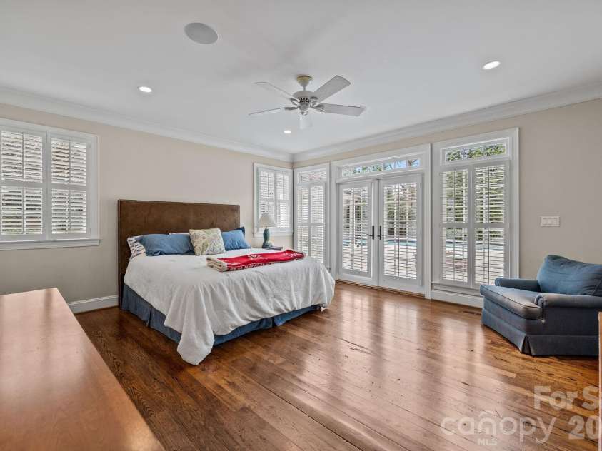 1219 Scotland Avenue, Charlotte, NC 28207.  MLS# CAR4352596, YatesRealty ID 3128. 