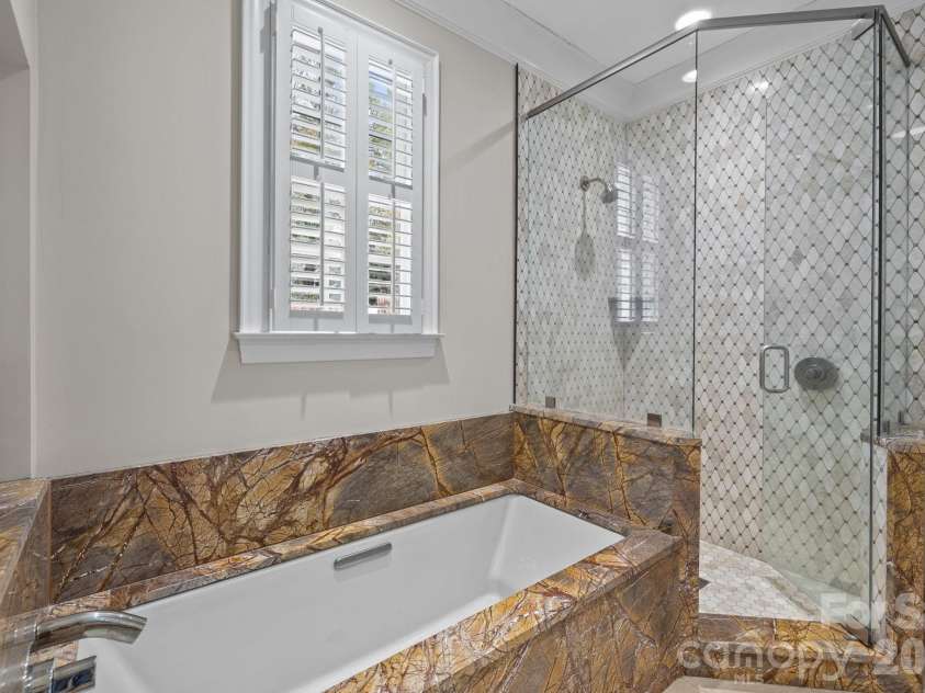 1219 Scotland Avenue, Charlotte, NC 28207.  MLS# CAR4352596, YatesRealty ID 3128. 