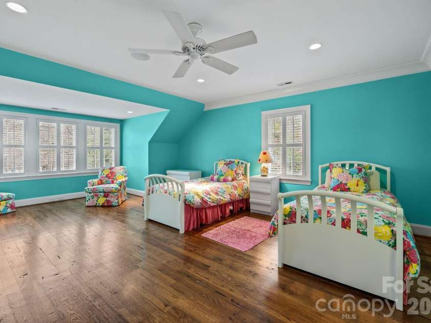 1219 Scotland Avenue, Charlotte, NC 28207.  MLS# CAR4352596, YatesRealty ID 3128. 