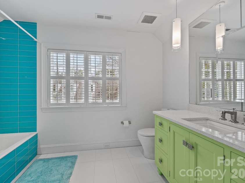 1219 Scotland Avenue, Charlotte, NC 28207.  MLS# CAR4352596, YatesRealty ID 3128. 