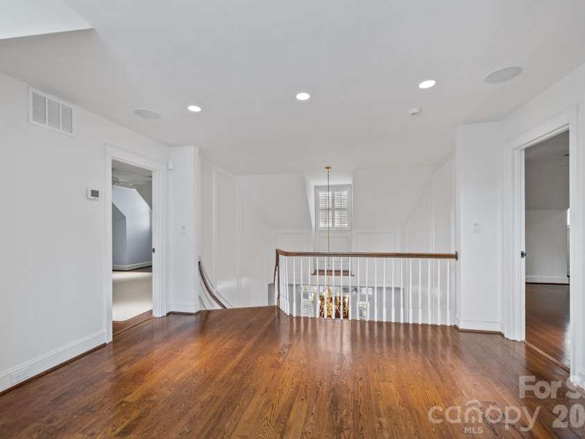 1219 Scotland Avenue, Charlotte, NC 28207.  MLS# CAR4352596, YatesRealty ID 3128. 