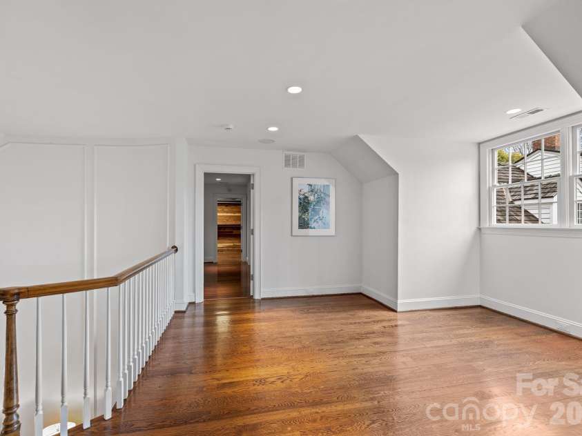 1219 Scotland Avenue, Charlotte, NC 28207.  MLS# CAR4352596, YatesRealty ID 3128. 