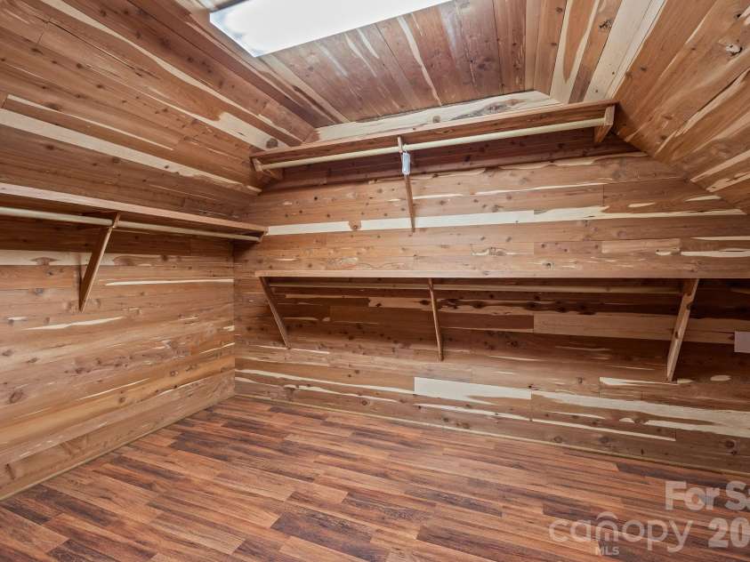 1219 Scotland Avenue, Charlotte, NC 28207.  MLS# CAR4352596, YatesRealty ID 3128. 