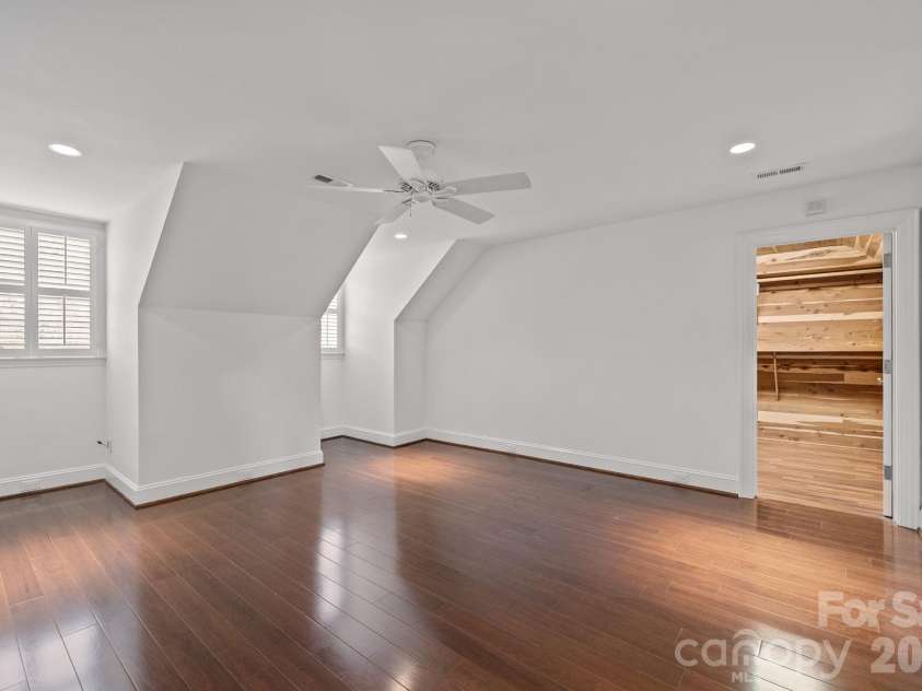 1219 Scotland Avenue, Charlotte, NC 28207.  MLS# CAR4352596, YatesRealty ID 3128. 