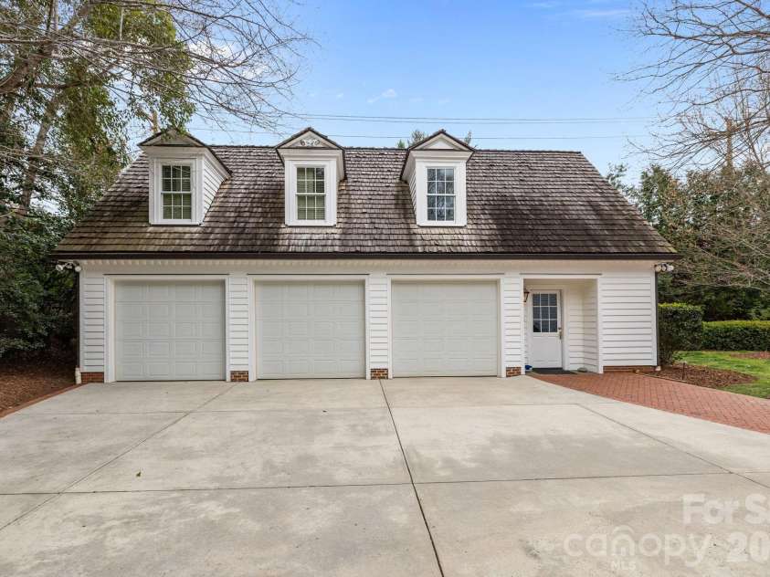 1219 Scotland Avenue, Charlotte, NC 28207.  MLS# CAR4352596, YatesRealty ID 3128. 