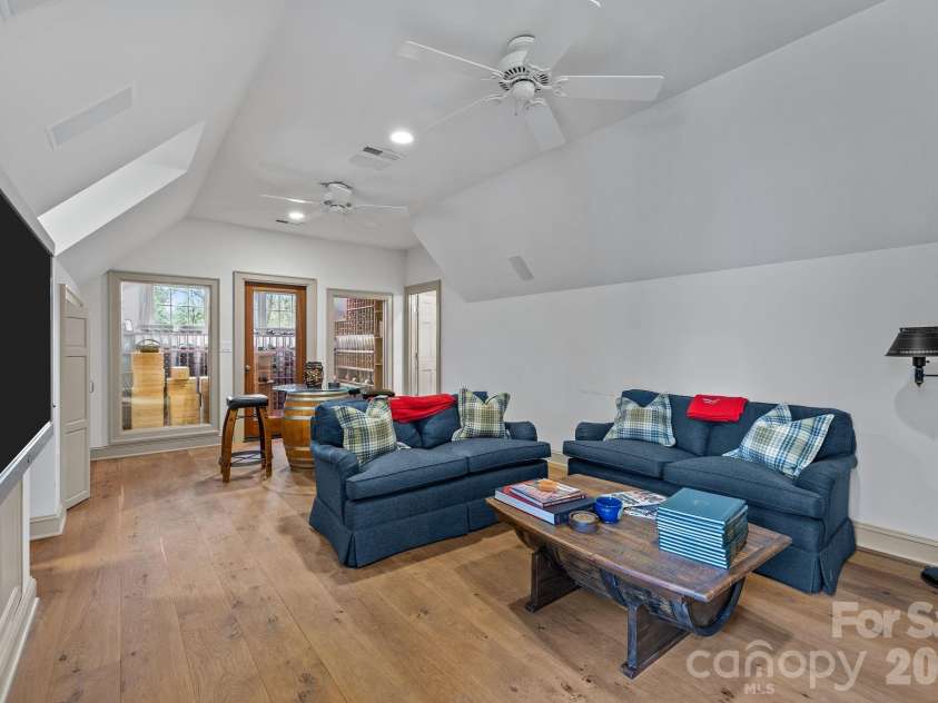 1219 Scotland Avenue, Charlotte, NC 28207.  MLS# CAR4352596, YatesRealty ID 3128. 
