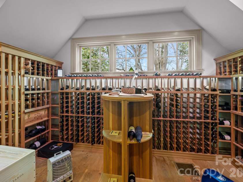 1219 Scotland Avenue, Charlotte, NC 28207.  MLS# CAR4352596, YatesRealty ID 3128. 