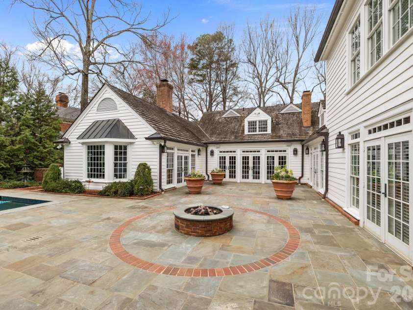 1219 Scotland Avenue, Charlotte, NC 28207.  MLS# CAR4352596, YatesRealty ID 3128. 