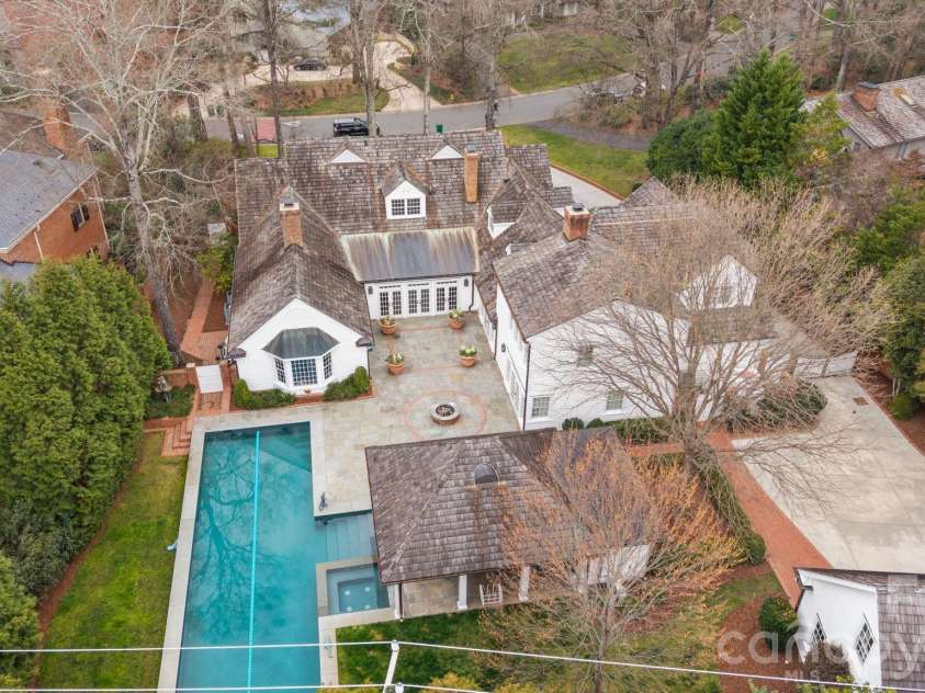 1219 Scotland Avenue, Charlotte, NC 28207.  MLS# CAR4352596, YatesRealty ID 3128. 