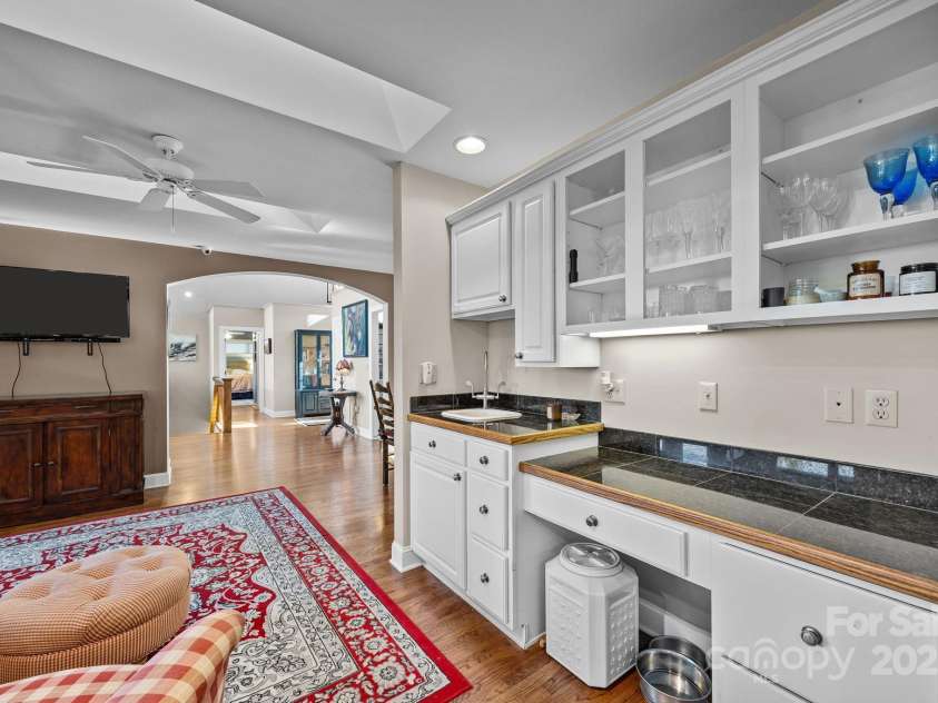 69 Blowing Ridge Lane, Sylva, NC 28779.  MLS# CAR4313190, YatesRealty ID 3128. 