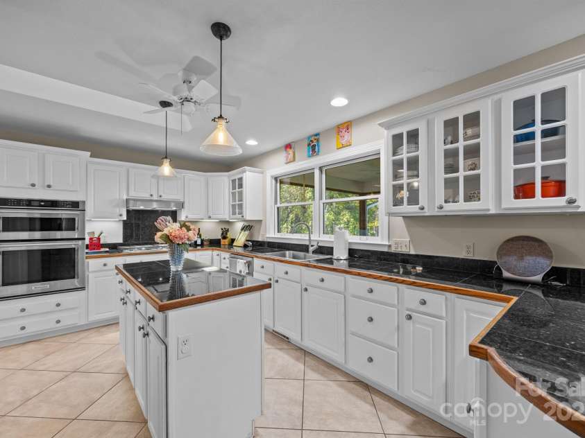 69 Blowing Ridge Lane, Sylva, NC 28779.  MLS# CAR4313190, YatesRealty ID 3128. 