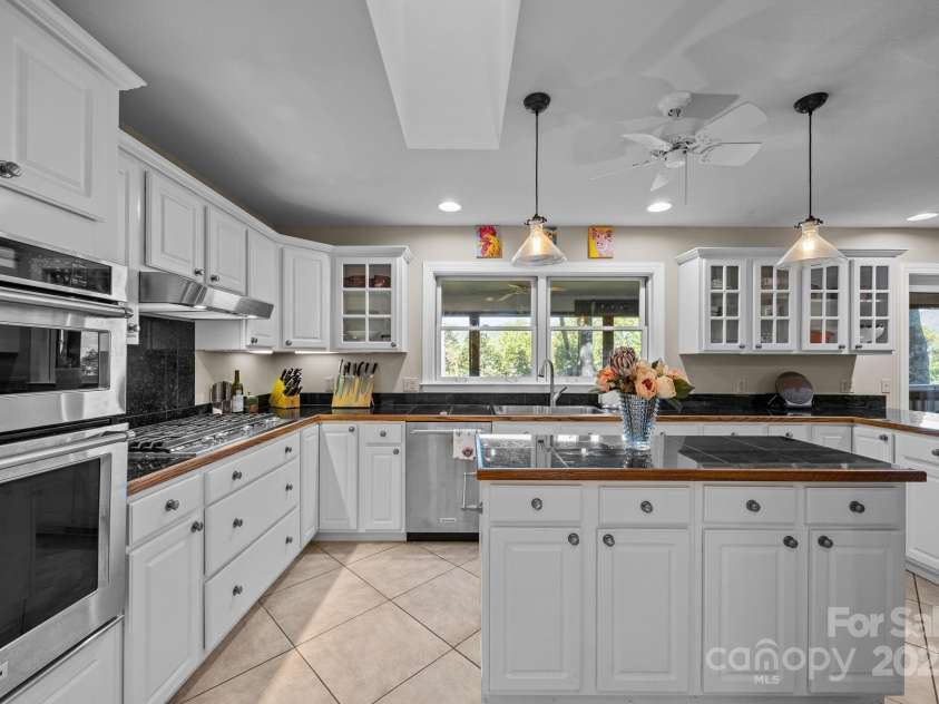 69 Blowing Ridge Lane, Sylva, NC 28779.  MLS# CAR4313190, YatesRealty ID 3128. 