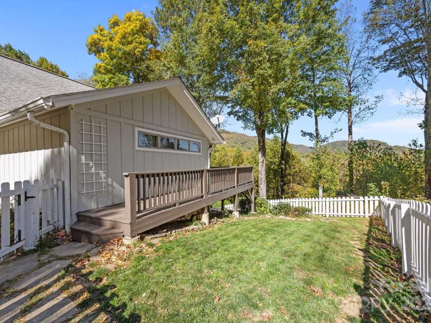 69 Blowing Ridge Lane, Sylva, NC 28779.  MLS# CAR4313190, YatesRealty ID 3128. 