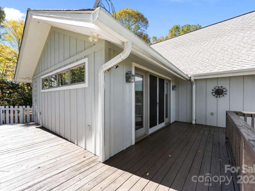 69 Blowing Ridge Lane, Sylva, NC 28779.  MLS# CAR4313190, YatesRealty ID 3128. 